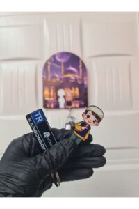 Camii ve Başörtülü Kadın ve Erkek Figürlü Ahşap Anahtarlık ve Askılık Camii ve Başörtülü Kadın ve Erkek Figürlü Ahşap Anahtarlık ve Askılık.