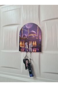 Camii ve Başörtülü Kadın ve Erkek Figürlü Ahşap Anahtarlık ve Askılık Camii ve Başörtülü Kadın ve Erkek Figürlü Ahşap Anahtarlık ve Askılık.