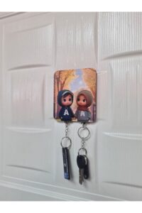 Başörtülü Kadın ve Erkek Figürlü Ahşap Anahtarlık ve Askılık Başörtülü Kadın ve Erkek Figürlü Ahşap Anahtarlık ve Askılık.