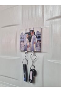 Kabe Temalı Erkek ve Kadın Figürlü Ahşap Anahtarlık ve Askılık Kabe Temalı Erkek ve Kadın Figürlü Ahşap Anahtarlık ve Askılık.