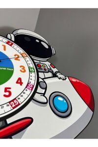 Sevimli Astronot Montessori Çocuk Odası Eğitici Ahşap Duvar Saati - Sessiz Mekanizma, Şık Tasarım Sevimli Astronot Montessori Çocuk Odası Eğitici Ahşap Duvar Saati - Sessiz Mekanizma, Şık Tasarım.