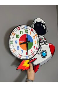 Sevimli Astronot Montessori Çocuk Odası Eğitici Ahşap Duvar Saati - Sessiz Mekanizma, Şık Tasarım Sevimli Astronot Montessori Çocuk Odası Eğitici Ahşap Duvar Saati - Sessiz Mekanizma, Şık Tasarım.