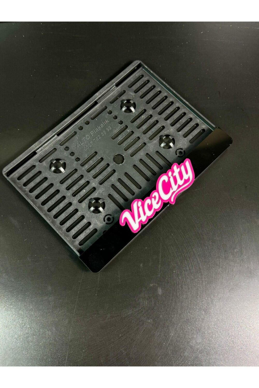 Vice City Pleksi Plakalık.