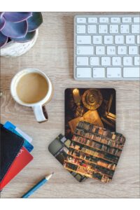 Kitap Antika Saat Eski Masa Ev Temalı Ahşap Bardak Altlığı Ahşap Baskılı Altlık 6'lı Set (9 X 9CM) Kitap Antika Saat Eski Masa Ev Temalı Ahşap Bardak Altlığı Ahşap Baskılı Altlık 6'lı Set (9 X 9CM).