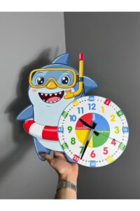 Sevimli Dalgıç Köpek Balığı Montessori Çocuk Odası Eğitici Ahşap Duvar Saati - Sessiz Mekanizma Sevimli Dalgıç Köpek Balığı Montessori Çocuk Odası Eğitici Ahşap Duvar Saati - Sessiz Mekanizma.