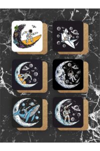 Astronot Temalı Ahşap Bardak Altlığı Ahşap Baskılı Altlık 6'lı Set (9 X9CM) Astronot Temalı Ahşap Bardak Altlığı Ahşap Baskılı Altlık 6'lı Set (9 X9CM).