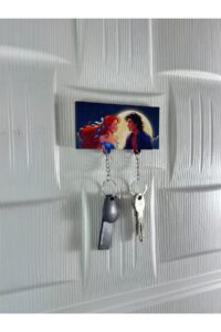 Ay Işığı Aşkı Temalı Masalsı Çift Ahşap Anahtarlık – Romantik Duvar Askılığı Ay Işığı Aşkı Temalı Masalsı Çift Ahşap Anahtarlık – Romantik Duvar Askılığı.