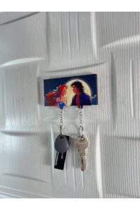 Ay Işığı Aşkı Temalı Masalsı Çift Ahşap Anahtarlık – Romantik Duvar Askılığı Ay Işığı Aşkı Temalı Masalsı Çift Ahşap Anahtarlık – Romantik Duvar Askılığı.