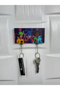 Lüks Cadde Temalı Ahşap Anahtarlık - Phoge Ve Karte Karakterleri Lüks Bir Caddede Lüks Cadde Temalı Ahşap Anahtarlık - Phoge Ve Karte Karakterleri Lüks Bir Caddede.