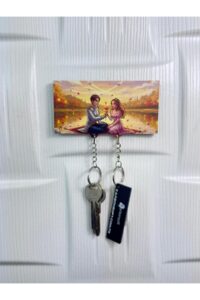 El Yapımı Ahşap Masalsı Çift ve Leylekler Temalı Romantik Anahtarlık El Yapımı Ahşap Masalsı Çift ve Leylekler Temalı Romantik Anahtarlık.