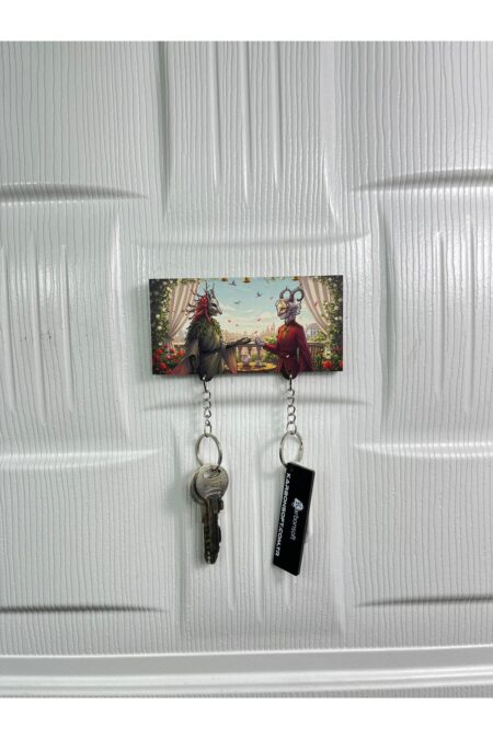 Bahçede Zarif Buluşma Temalı Ahşap Çift Anahtarlık Bahçede Zarif Buluşma Temalı Ahşap Çift Anahtarlık.