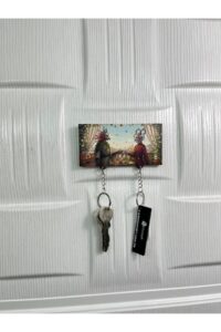 Bahçede Zarif Buluşma Temalı Ahşap Çift Anahtarlık Bahçede Zarif Buluşma Temalı Ahşap Çift Anahtarlık.