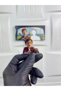 Gözlüklü Büyücü Ve Kızıl Yol Arkadaşı Büyüleyici Macera: Keyifli Yolculuk Anahtarlığı Gözlüklü Büyücü Ve Kızıl Yol Arkadaşı Büyüleyici Macera: Keyifli Yolculuk Anahtarlığı.