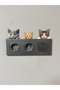 Üçlü Sevimli Kedi Figürlü Priz Üstü Süs - Dekoratif Aksesuar Üçlü Sevimli Kedi Figürlü Priz Üstü Süs - Dekoratif Aksesuar.