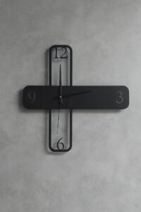 Modern Siyah Şeffaf Pleksi Duvar Saati – 36 x 36 cm Ahşap Tasarım Modern Siyah Şeffaf Pleksi Duvar Saati – 36 x 36 cm Ahşap Tasarım.